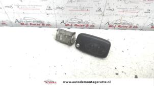 Usados Cilindro de cerradura de puerta izquierda Audi A4 Avant (B6) 3.0 V6 30V Precio de solicitud ofrecido por Autodemontage M.J. Rutte B.V.