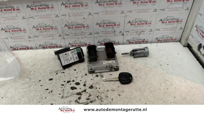 Gebrauchte Zündschloss + Steuergerät Opel Agila (A) 1.2 16V Preis auf Anfrage angeboten von Autodemontage M.J. Rutte B.V.