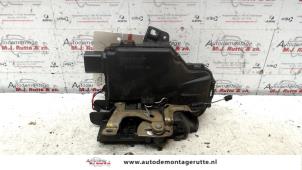 Used Door lock mechanism 2-door, left Seat Arosa (6H1) 1.4 MPi Price on request offered by Autodemontage M.J. Rutte B.V.