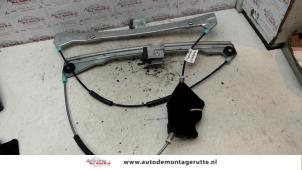 Used Window mechanism 2-door, front left Renault Clio II (BB/CB) 1.2 16V Price on request offered by Autodemontage M.J. Rutte B.V.