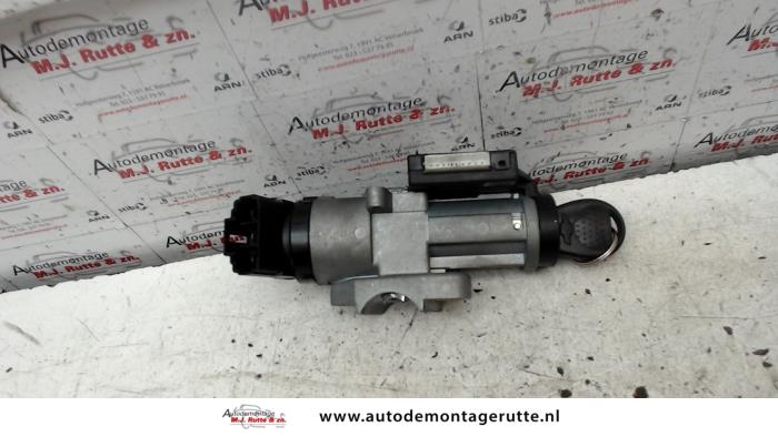 Używane Stacyjka + Kluczyk Chevrolet Matiz 0.8 S,SE Cena na żądanie oferowane przez Autodemontage M.J. Rutte B.V.