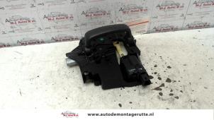 Used Door handle 2-door, right Peugeot 1007 (KM) 1.4 Price on request offered by Autodemontage M.J. Rutte B.V.