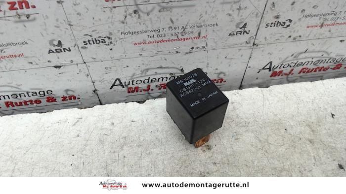 Begagnade Relä Mitsubishi Outlander (CU) 2.0 16V 4x2 Pris på förfrågan erbjuds av Autodemontage M.J. Rutte B.V.