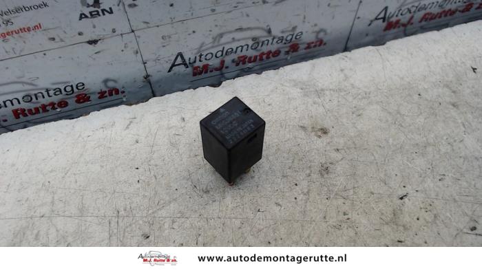 Używane Przekaznik Mitsubishi Outlander (CU) 2.0 16V 4x2 Cena na żądanie oferowane przez Autodemontage M.J. Rutte B.V.