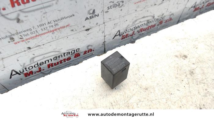 Używane Przekaznik Mitsubishi Outlander (CU) 2.0 16V 4x2 Cena na żądanie oferowane przez Autodemontage M.J. Rutte B.V.
