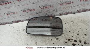 Used Mirror glass, left Kia Sorento I (JC) 2.4 16V Price on request offered by Autodemontage M.J. Rutte B.V.