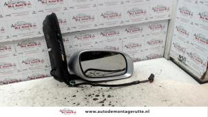 Used Wing mirror, right Volkswagen Touran (1T1/T2) 2.0 FSI 16V Price on request offered by Autodemontage M.J. Rutte B.V.