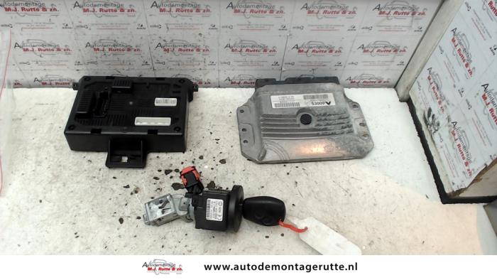Used Ignition lock + computer Renault Modus/Grand Modus (JP) 1.4 16V Price on request offered by Autodemontage M.J. Rutte B.V.