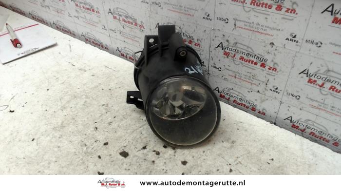 Fog light, front right from a Seat Leon (1P1) 2.0 FSI 16V 2006