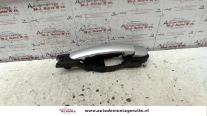 Used Front door handle 4-door, right Seat Leon (1P1) 2.0 FSI 16V Price on request offered by Autodemontage M.J. Rutte B.V.