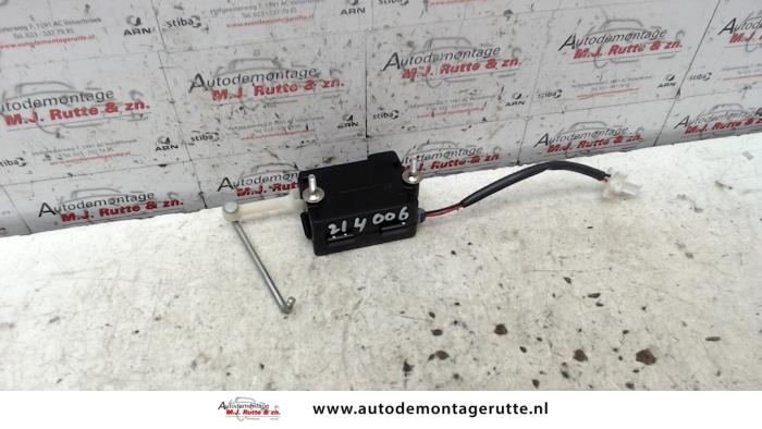Używane Silnik tylnej klapy Chevrolet Aveo (250) 1.2 16V Cena na żądanie oferowane przez Autodemontage M.J. Rutte B.V.