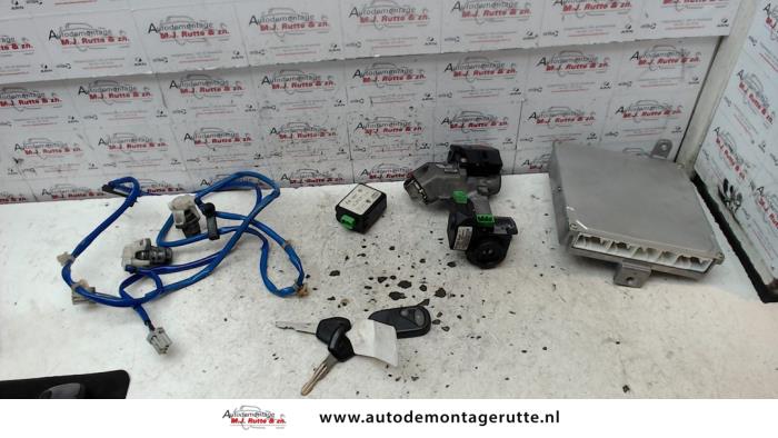 Used Ignition lock + computer Honda Civic (EM) 1.7 16V LS Price on request offered by Autodemontage M.J. Rutte B.V.