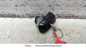 Used Door lock cylinder, left Volvo V50 (MW) 2.0 D 16V Price on request offered by Autodemontage M.J. Rutte B.V.