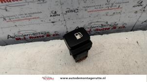 Used Tank cap cover switch Citroen C4 Berline (LC) 1.6 16V GT THP 150 Price on request offered by Autodemontage M.J. Rutte B.V.