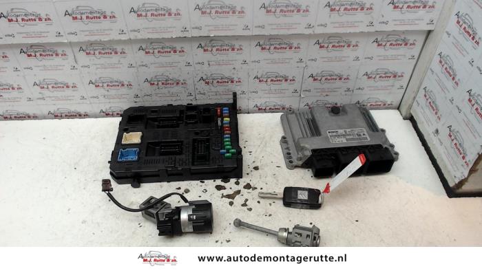 Used Ignition lock + computer Citroen C4 Berline (LC) 1.6 16V GT THP 150 Price on request offered by Autodemontage M.J. Rutte B.V.