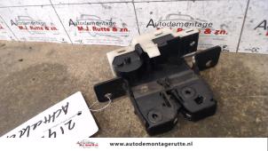 Gebrauchte Schließmechanik Heckklappe Renault Modus/Grand Modus (JP) 1.6 16V Preis auf Anfrage angeboten von Autodemontage M.J. Rutte B.V.