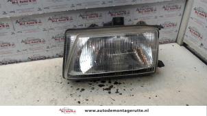 Używane Reflektor lewy Seat Ibiza II (6K1) 1.6i Cena na żądanie oferowane przez Autodemontage M.J. Rutte B.V.