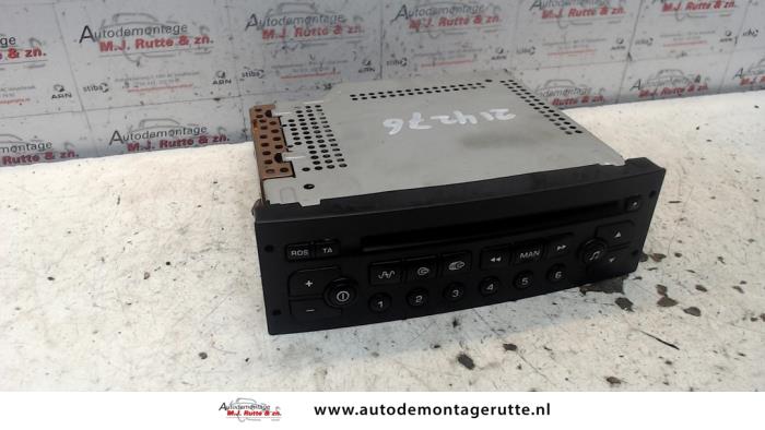 Używane Odtwarzacz CD Peugeot 1007 (KM) 1.4 Cena na żądanie oferowane przez Autodemontage M.J. Rutte B.V.
