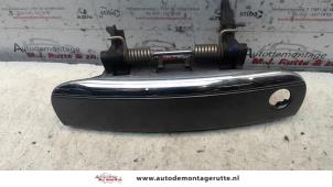 Used Door handle 4-door, front left Audi A6 Avant Quattro (C6) 3.0 TDI V6 24V Price on request offered by Autodemontage M.J. Rutte B.V.