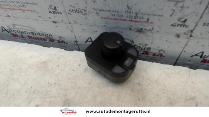 Używane Przelacznik lusterka Audi A6 Avant Quattro (C6) 3.0 TDI V6 24V Cena na żądanie oferowane przez Autodemontage M.J. Rutte B.V.