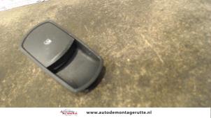 Usagé Commutateur vitre électrique Opel Corsa D 1.2 16V Prix sur demande proposé par Autodemontage M.J. Rutte B.V.