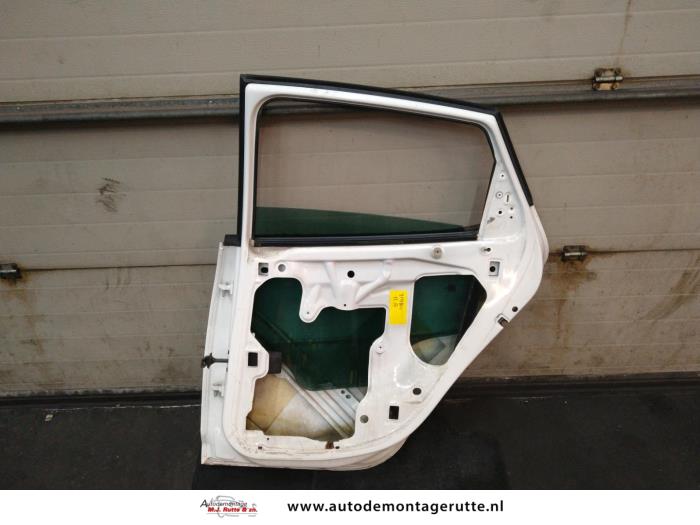 Porte arrière droite d'un Seat Ibiza IV (6J5) 1.6 16V 2009