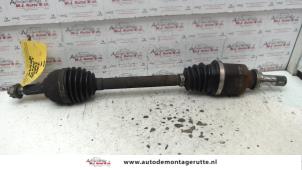 Used Front drive shaft, left Renault Modus/Grand Modus (JP) 1.4 16V Price on request offered by Autodemontage M.J. Rutte B.V.