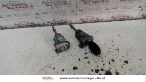Used Door lock cylinder, left Seat Arosa (6H1) 1.4i Price on request offered by Autodemontage M.J. Rutte B.V.