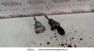 Used Door lock cylinder, right Seat Arosa (6H1) 1.4i Price on request offered by Autodemontage M.J. Rutte B.V.