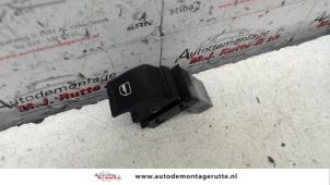 Używane Przelacznik elektrycznej szyby Seat Ibiza IV (6J5) 1.6 16V Cena na żądanie oferowane przez Autodemontage M.J. Rutte B.V.