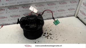 Used Heating and ventilation fan motor Renault Megane II (BM/CM) 1.6 16V Price on request offered by Autodemontage M.J. Rutte B.V.