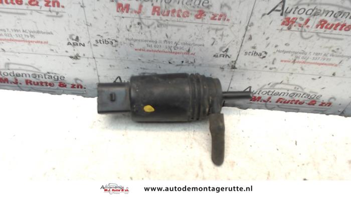 Używane Pompa spryskiwacza tyl Landrover Range Rover III (LM) 2.9 TD6 24V Cena na żądanie oferowane przez Autodemontage M.J. Rutte B.V.
