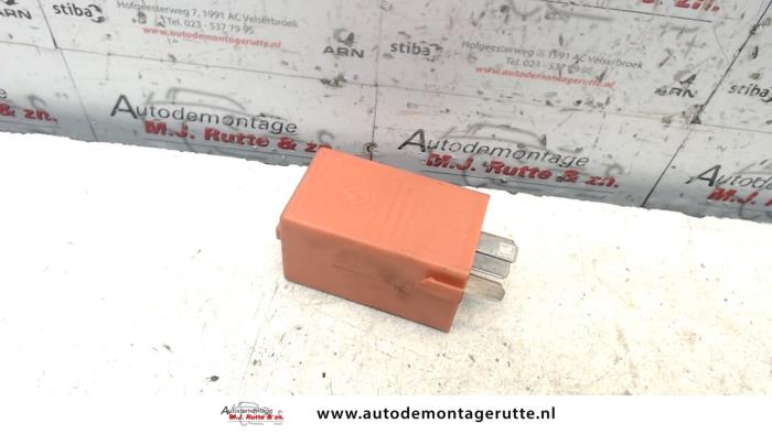 Begagnade Relä Landrover Range Rover III (LM) 2.9 TD6 24V Pris på förfrågan erbjuds av Autodemontage M.J. Rutte B.V.