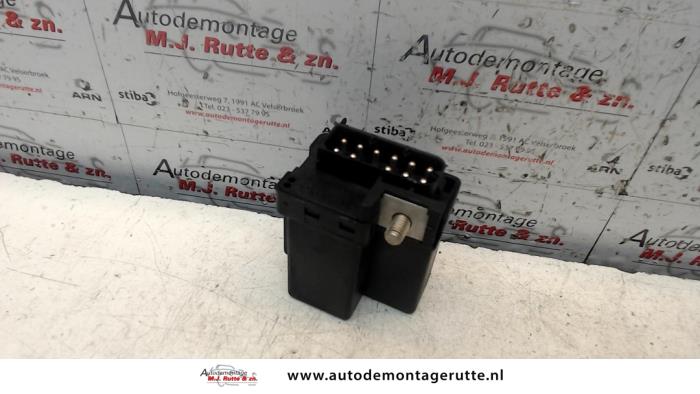 Begagnade Relä Landrover Range Rover III (LM) 2.9 TD6 24V Pris på förfrågan erbjuds av Autodemontage M.J. Rutte B.V.