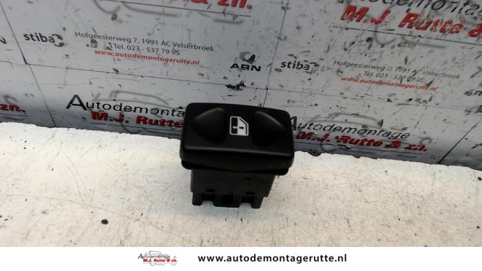 Usados Interruptor de ventanilla eléctrica MG MG TF 1.8 135 VVC 16V Precio de solicitud ofrecido por Autodemontage M.J. Rutte B.V.