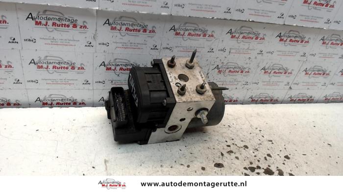 Używane Pompa ABS MG MG TF 1.8 135 VVC 16V Cena na żądanie oferowane przez Autodemontage M.J. Rutte B.V.