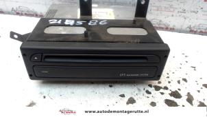 Used CD player Landrover Range Rover III (LM) 2.9 TD6 24V Price on request offered by Autodemontage M.J. Rutte B.V.