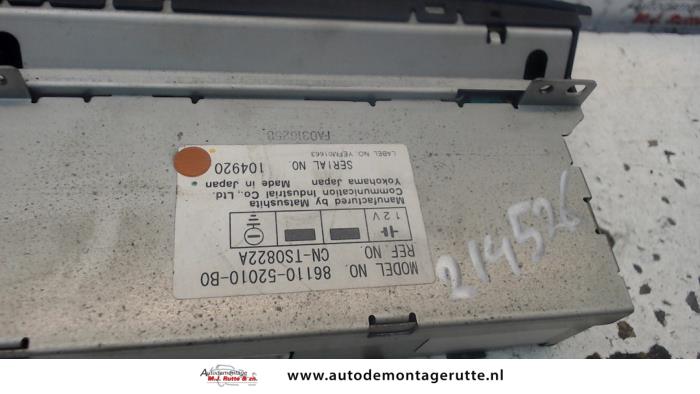 Radio control panel from a Toyota Yaris (P1) 1.0 16V VVT-i 1999
