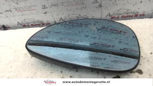 Used Mirror glass, left Citroen C4 Berline (LC) 1.6 HDi 16V 110 Price on request offered by Autodemontage M.J. Rutte B.V.