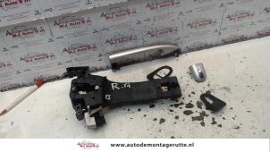Used Rear door handle 4-door, right Mercedes A (W168) 1.7 A-170 CDI 16V Price on request offered by Autodemontage M.J. Rutte B.V.