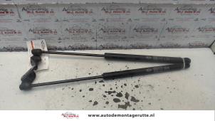 Gebrauchte Set Gasdämpfer Heckklappe Kia Picanto (BA) 1.0 12V Preis auf Anfrage angeboten von Autodemontage M.J. Rutte B.V.