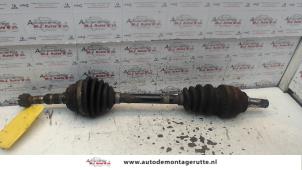 Used Front drive shaft, left Opel Zafira (F75) 1.6 16V Price on request offered by Autodemontage M.J. Rutte B.V.
