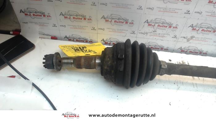 Front drive shaft, right from a Opel Zafira (F75) 1.6 16V 2004