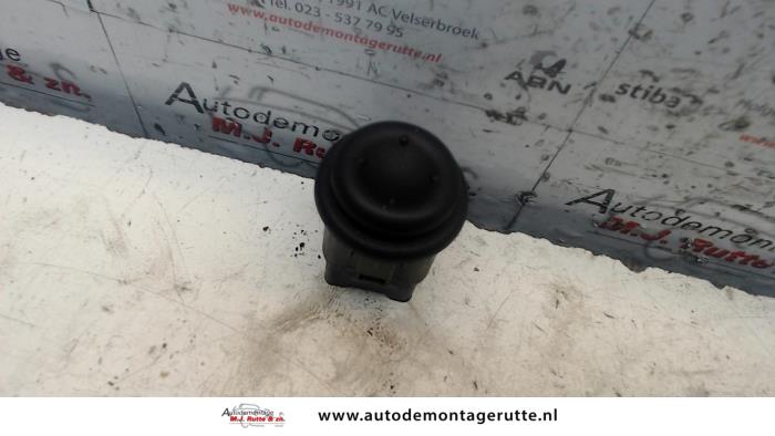 Używane Przelacznik lusterka Chevrolet Matiz 1.0 Cena na żądanie oferowane przez Autodemontage M.J. Rutte B.V.