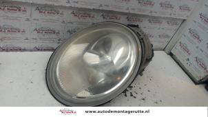 Używane Reflektor lewy Volkswagen New Beetle (9C1/9G1) 2.0 Cena na żądanie oferowane przez Autodemontage M.J. Rutte B.V.