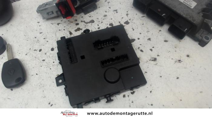Ignition lock + computer from a Renault Twingo II (CN) 1.2 2008