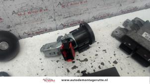 Ignition lock + computer from a Renault Twingo II (CN) 1.2 2008