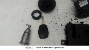 Ignition lock + computer from a Renault Twingo II (CN) 1.2 2008