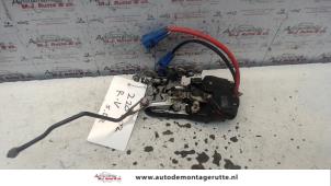 Used Front door lock mechanism 4-door, right Suzuki Swift (SF310/413) 1.0i 5-Drs. Price on request offered by Autodemontage M.J. Rutte B.V.