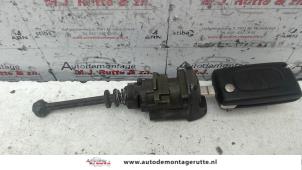Used Door lock cylinder, left Peugeot 407 (6D) 1.8 16V Price on request offered by Autodemontage M.J. Rutte B.V.